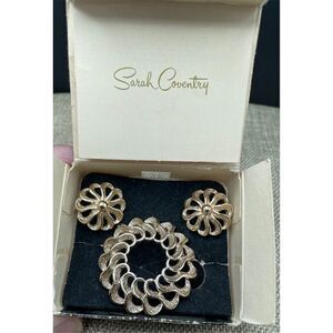 Vintage Sarah Coventry Gold Tone Clip On Earrings & Brooch Set w/ Box